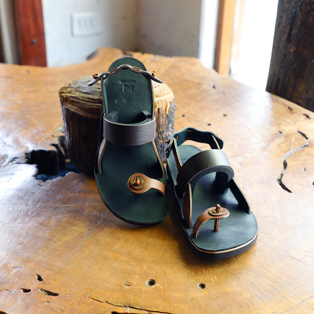 Leather sandals Yogi